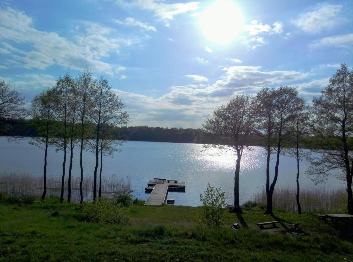 Letniskowy Nad Jeziorem Apartment